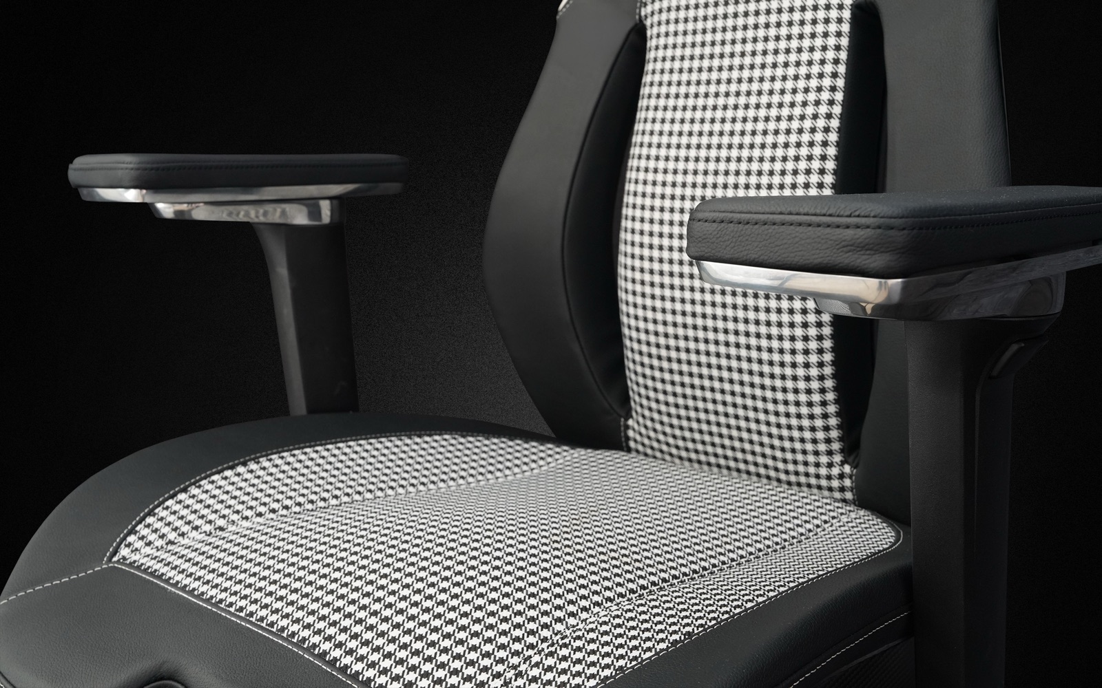 Pepita houndstooth seat and backrest with black leather bolsters and polished armrest
