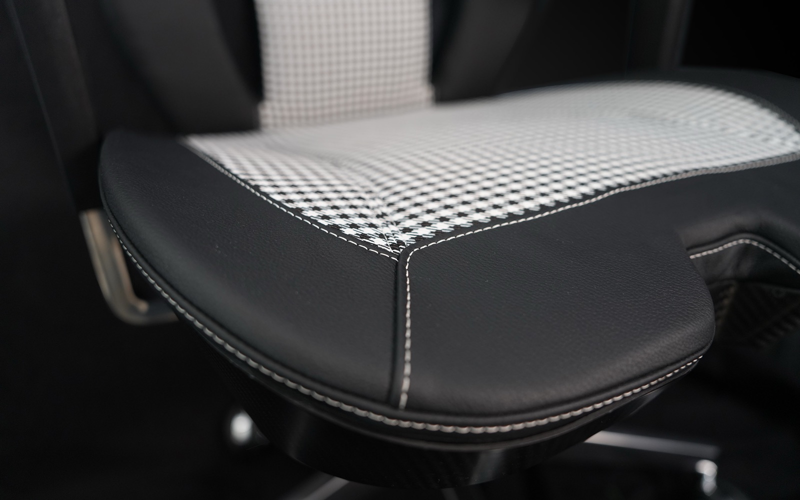 Seat cushion top view — houndstooth centre with leather surround